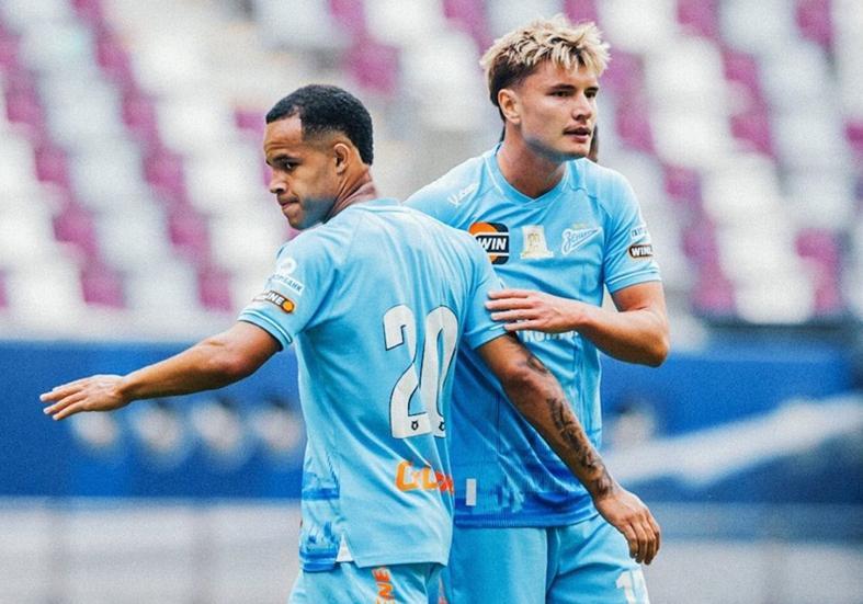 开云体育下载-0-6!中超冠军被血洗 2场丢10球 球迷:脸都不要了 海港B队1平2负