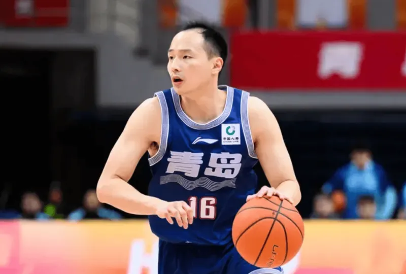 开云体育-队记：球迷不满顶薪球员王奕博表现，但赛季末段应对他宽容